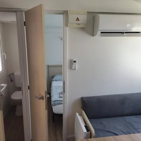 K9 Mobile Camp Imperial ホリデーパーク ヴォディツェ