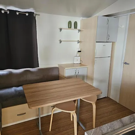 K9 Mobile Camp Imperial ホリデーパーク ヴォディツェ